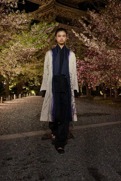 Look 50
